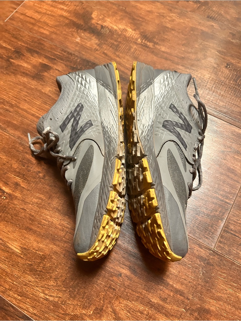 New Balance Summit QOM Women's Size 9 Grey Trail Running Shoes Sneakers sz 10 - Picture 2 of 10